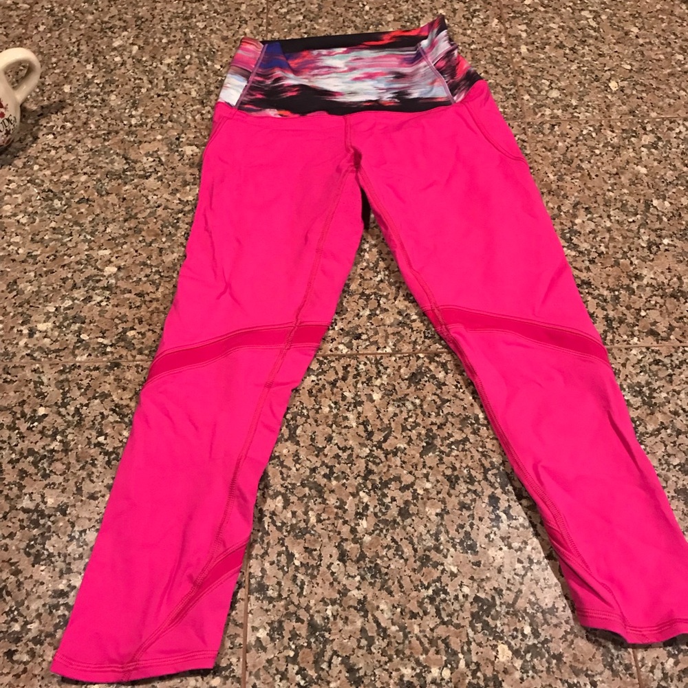 ❗️sold❗️Lululemon crop leggings windberry rumble
